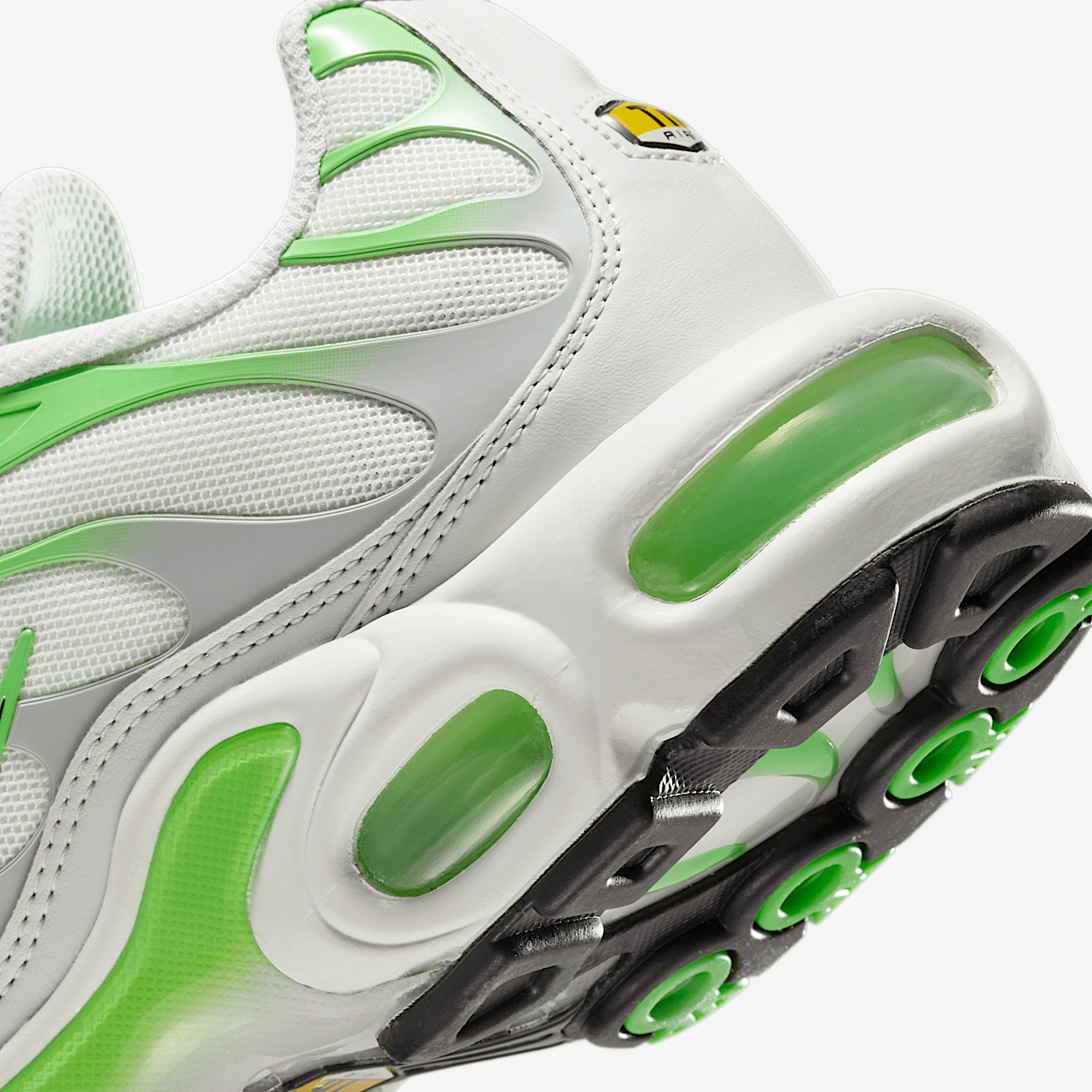 Nike Air Max Plus sneaker Photon Dust/Summit White/Green Strike/Zwart
