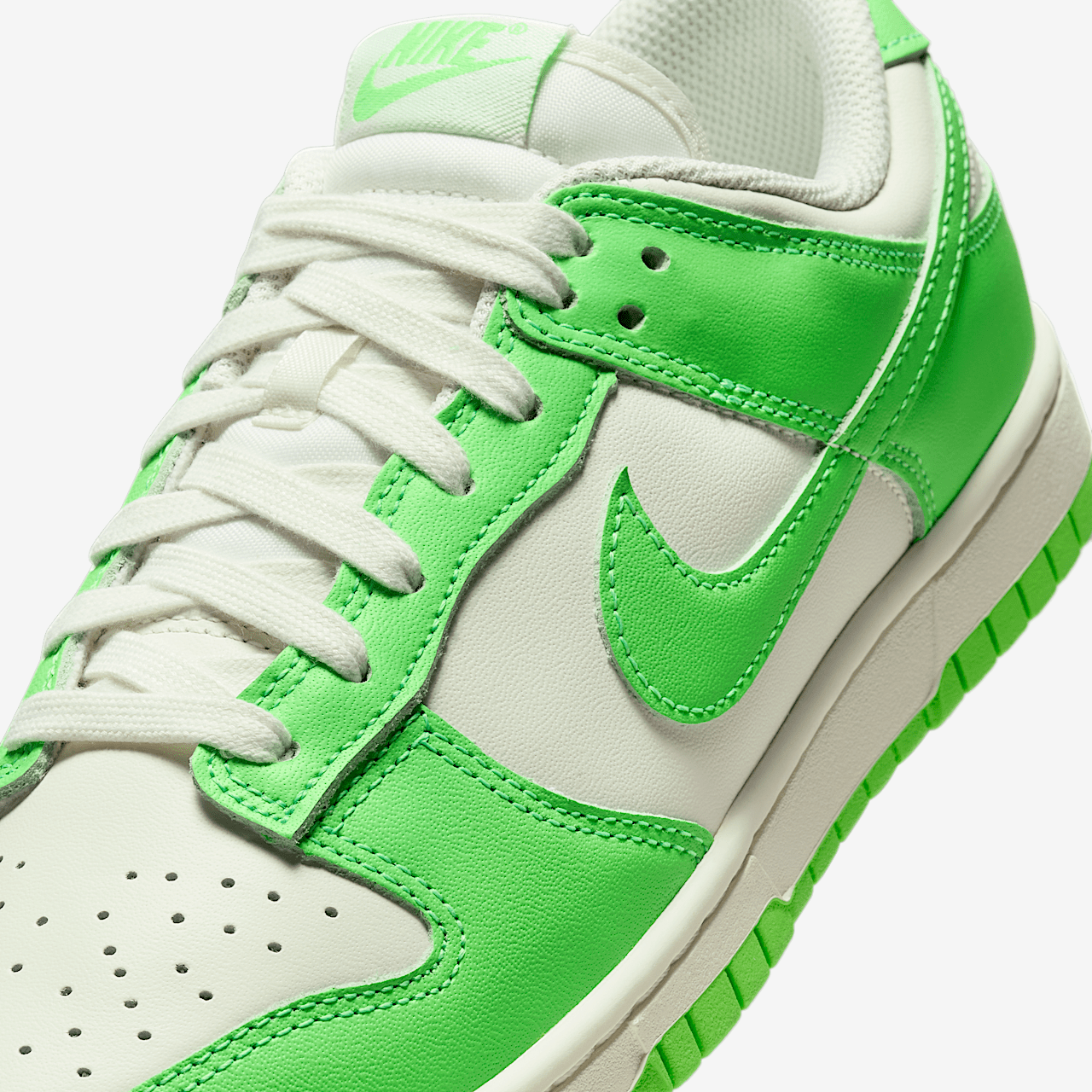 Nike Dunk Low sneaker Sail/Green Strike