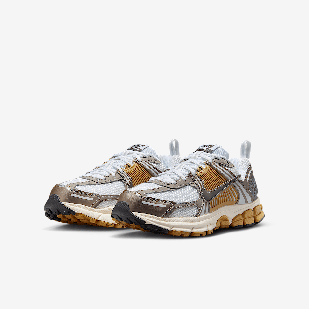 Nike Vomero sneaker Metallic Pewter/Parachute Beige/Wit/Medium Ash