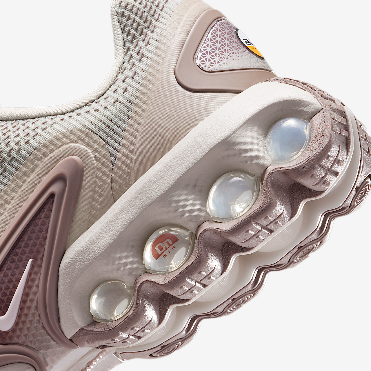 Nike Air Max DN sneaker Cream II/Taupe Haze/Tattoo/Silt Red
