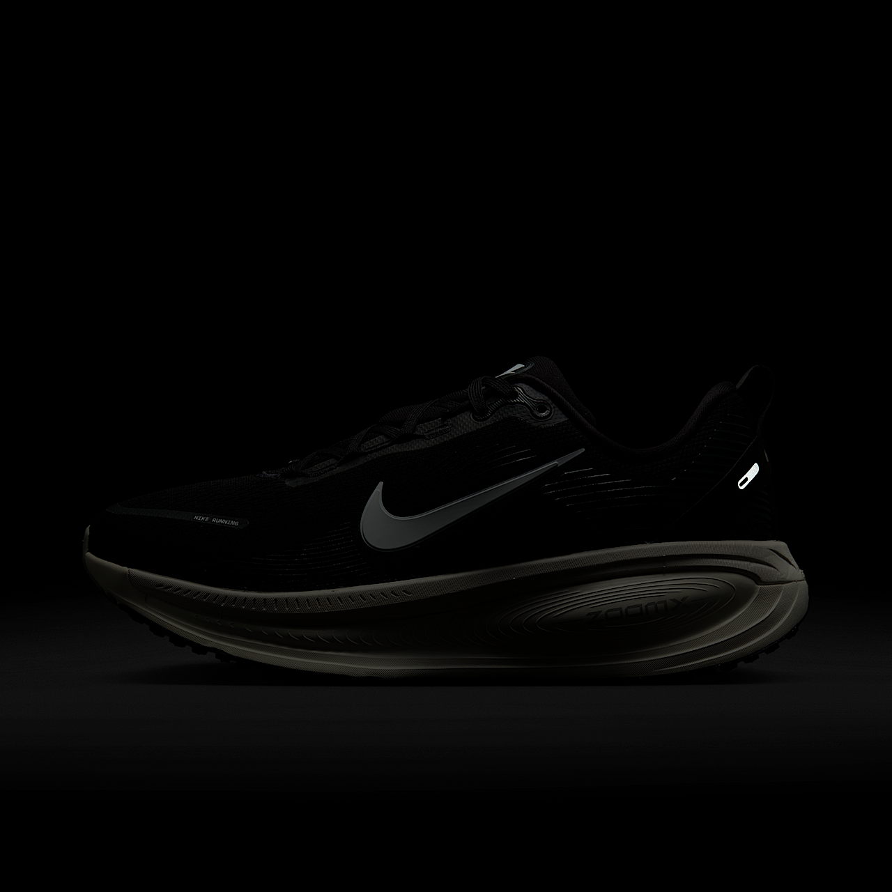 Nike Vomero sneaker Zwart/Coconut Milk/Light Iron Ore/Summit White