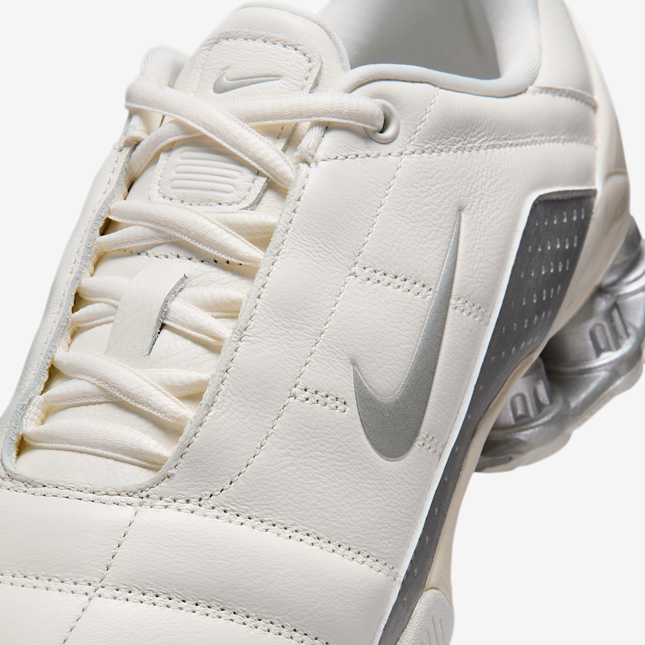Nike Shox sneaker Sail/Pale Ivory/Sail/Metallic Silver