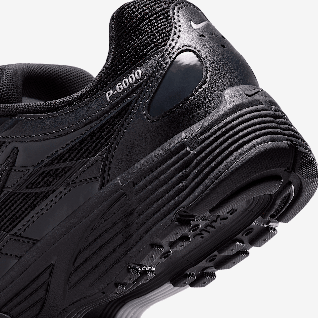 Nike P-6000 sneaker Off Noir/Metallic Silver