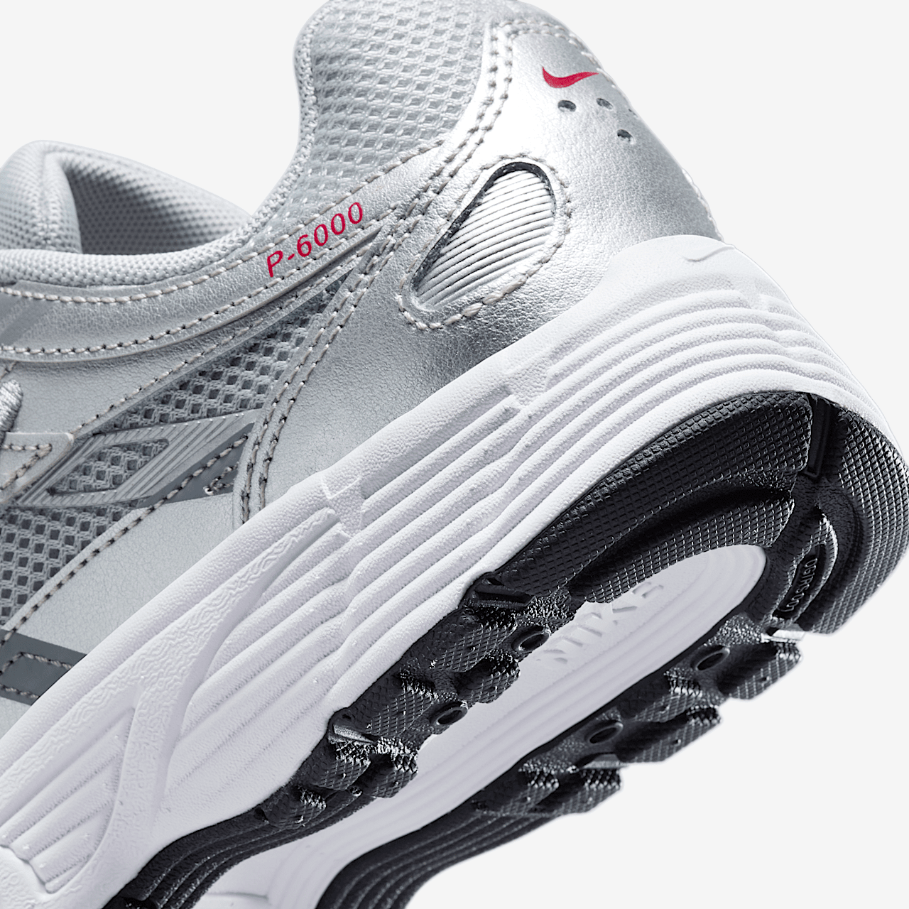 Nike P-6000 sneaker Metallic Silver/Flat Silver/Cool Grey/Gym Red