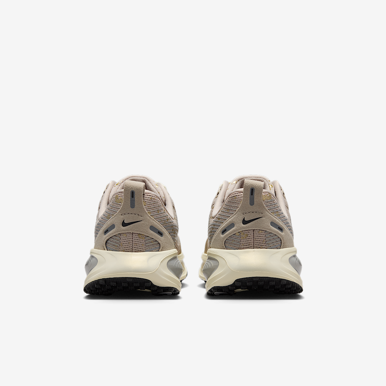 Nike Vomero sneaker Cream II/Coconut Milk/Light Smoke Grey/Metallic Gold Grain