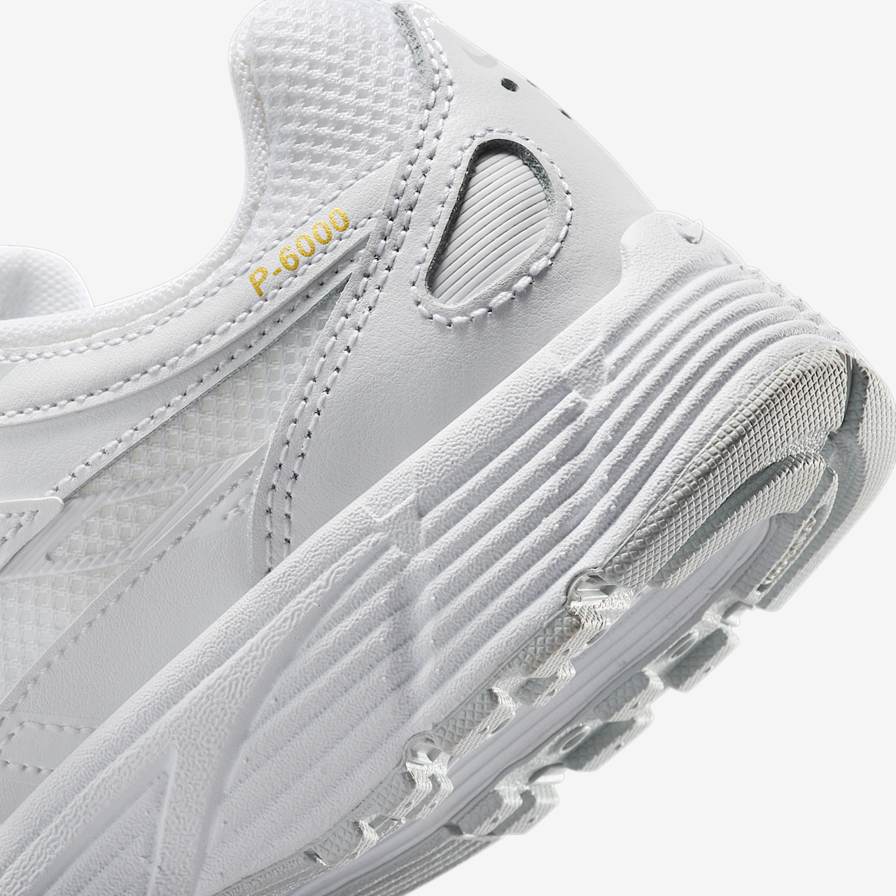 Nike P-6000 sneaker Wit/Pure Platinum/Metallic Gold