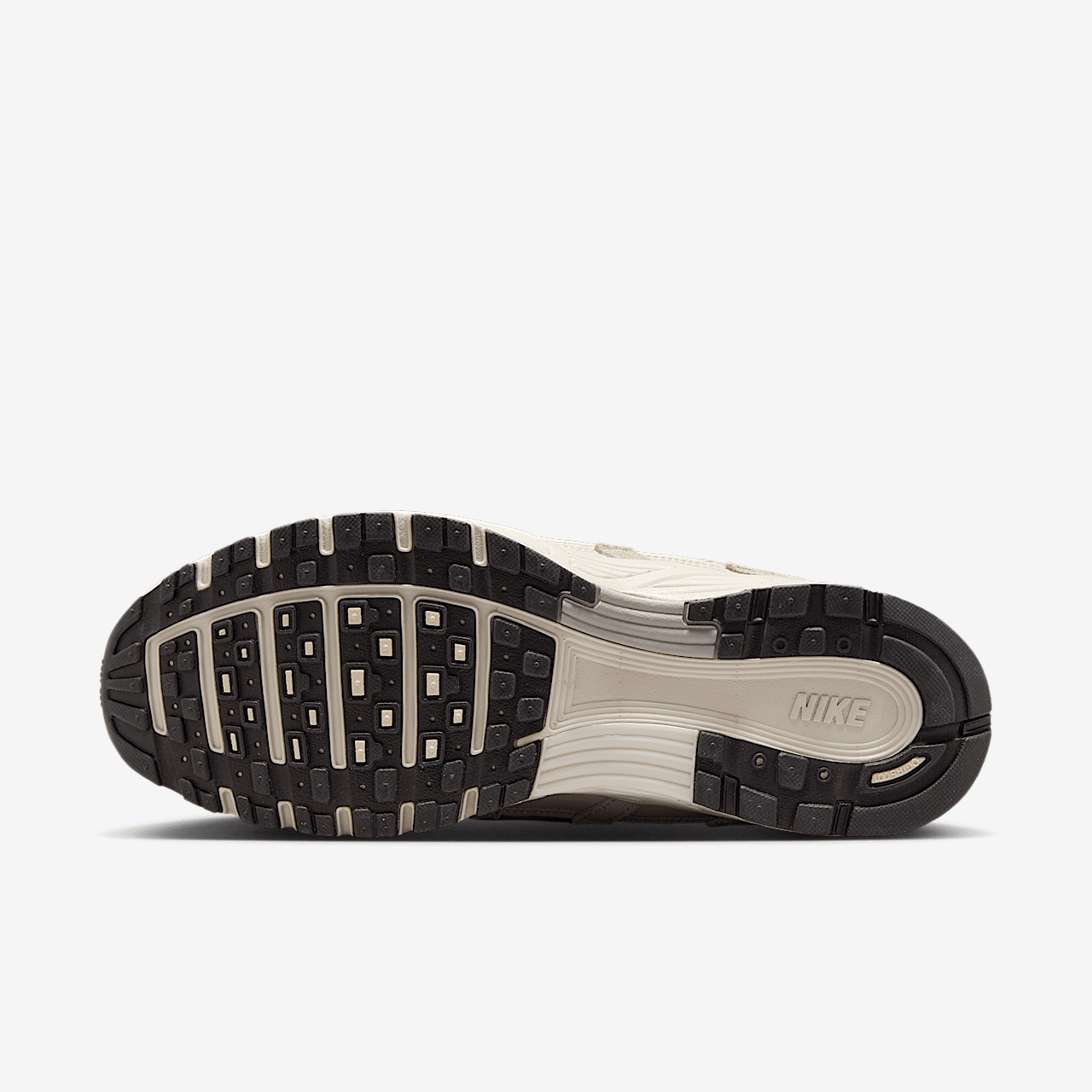 Nike P-6000 sneaker Light Orewood Brown/Zwart/Light Orewood Brown