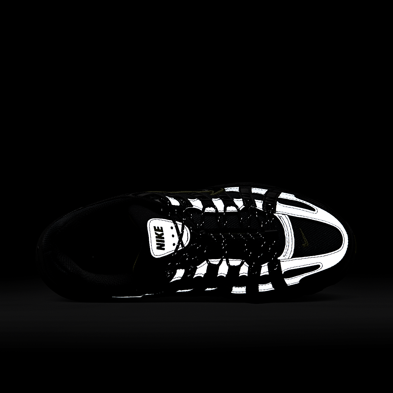 Nike P-6000 sneaker Anthracite/High Voltage/Metallic Silver/Zwart