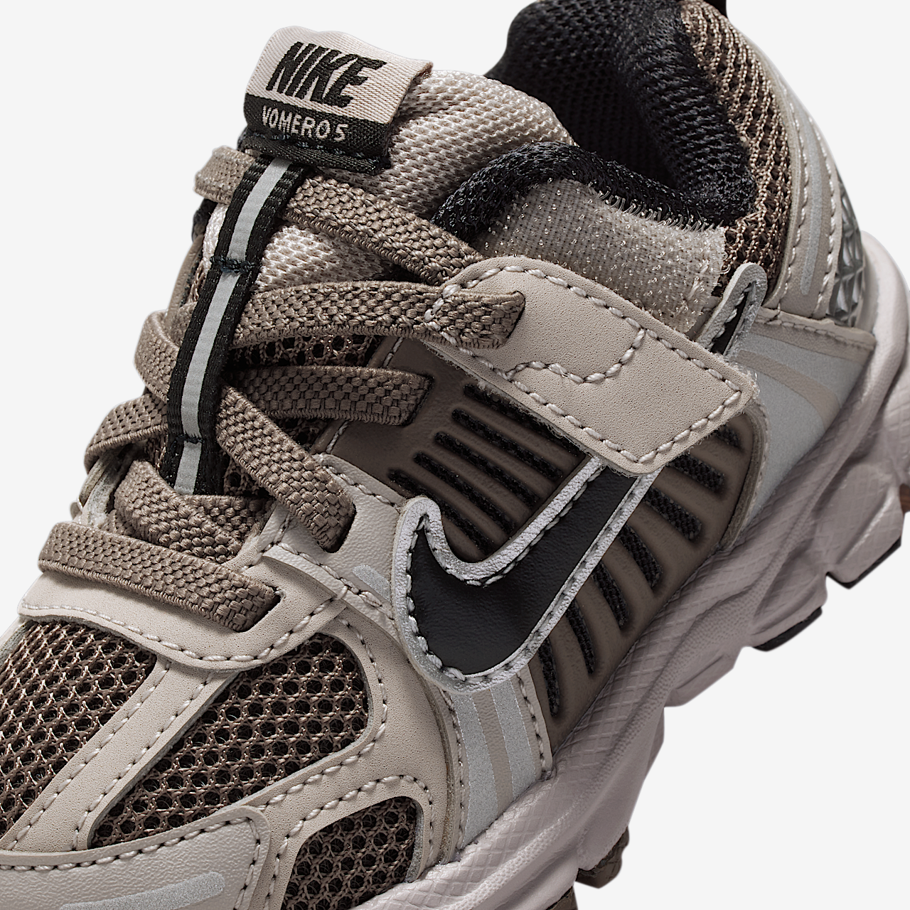 Nike Vomero sneaker College Grey/Cave Stone/Metallic Silver/Zwart
