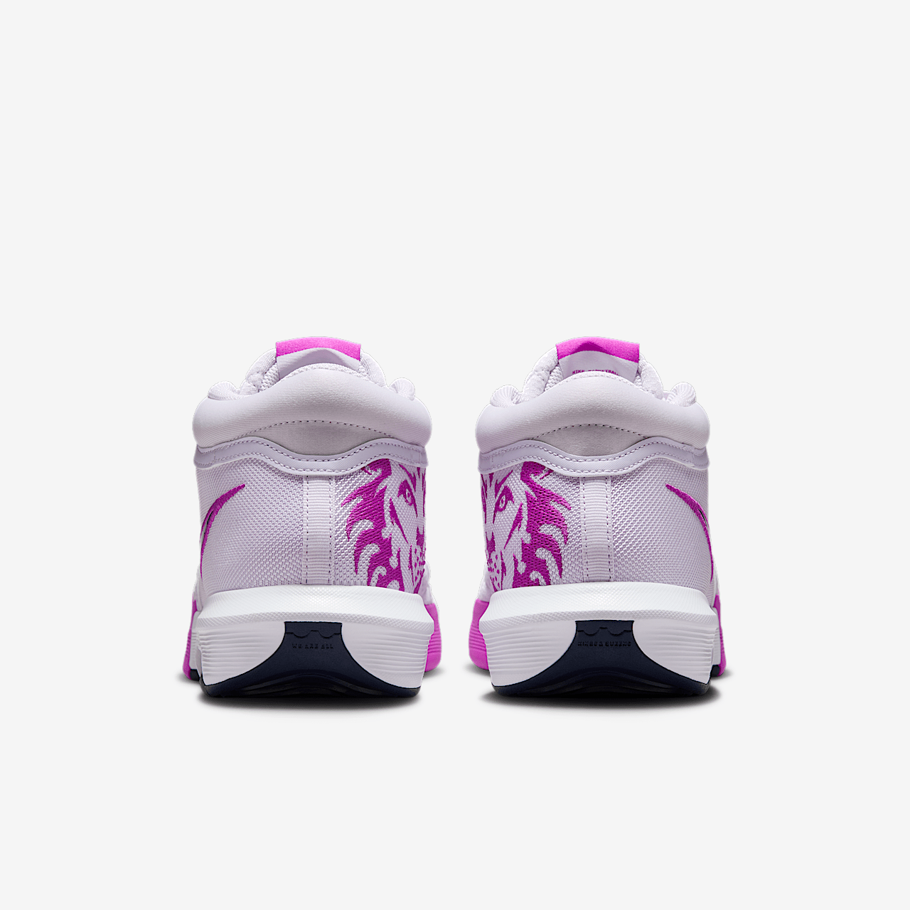 Nike LeBron sneaker Barely Grape/Hyper Violet/Light Bone/Obsidian