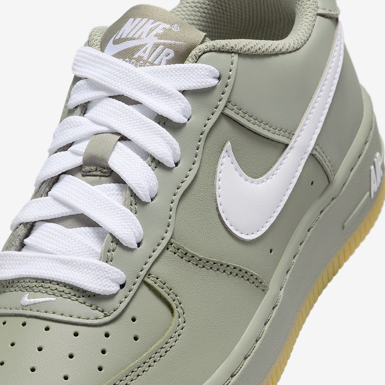 Nike Air Force 1 sneaker Light Army/Gum Light Brown/Metallic Silver/Wit