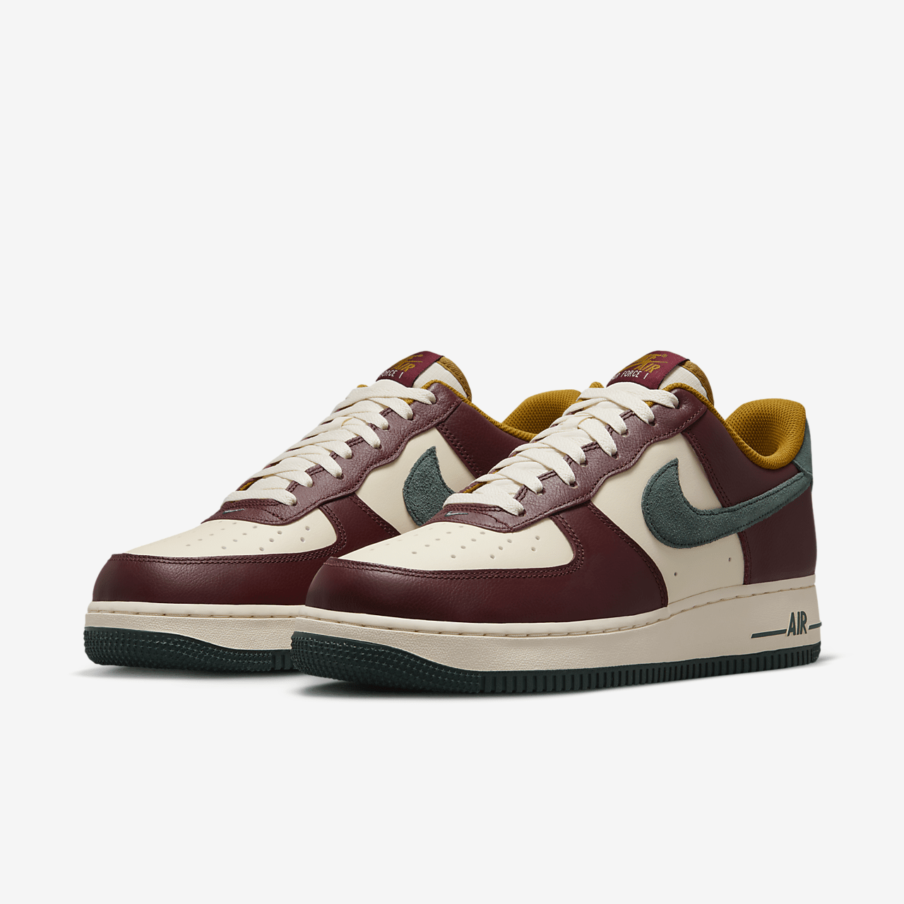 Nike Air Force 1 sneaker Coconut Milk/Dark Team Red/Bronzine/Vintage Green