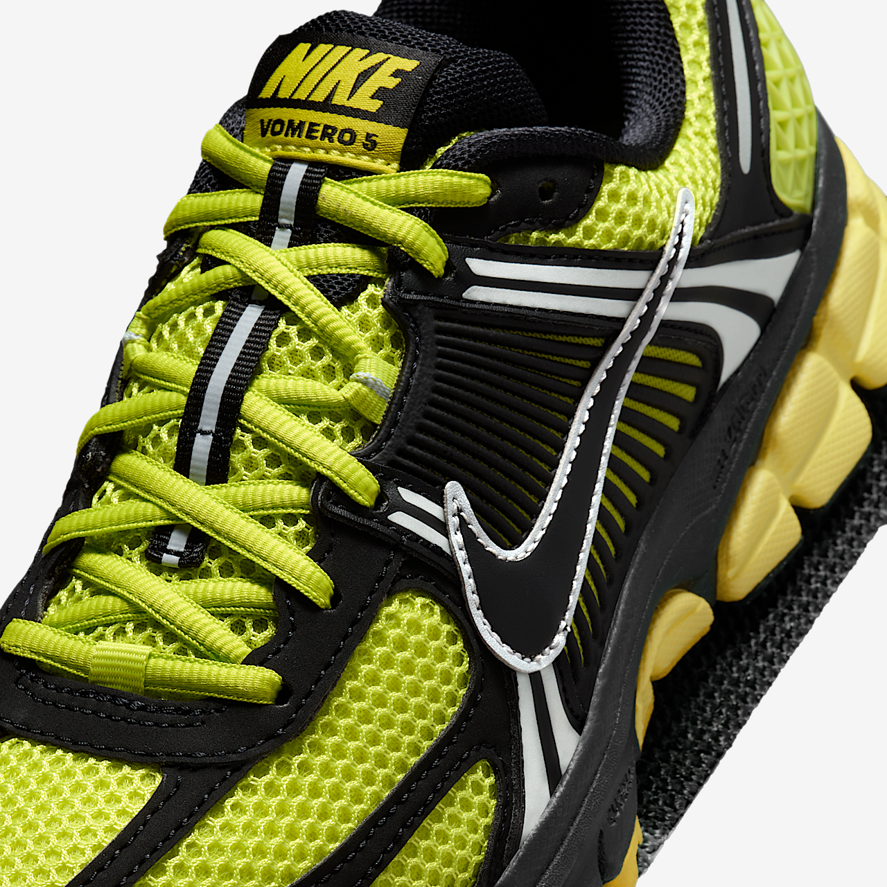 Nike Vomero sneaker Zwart/Metallic Platinum/Bright Cactus/Cyber