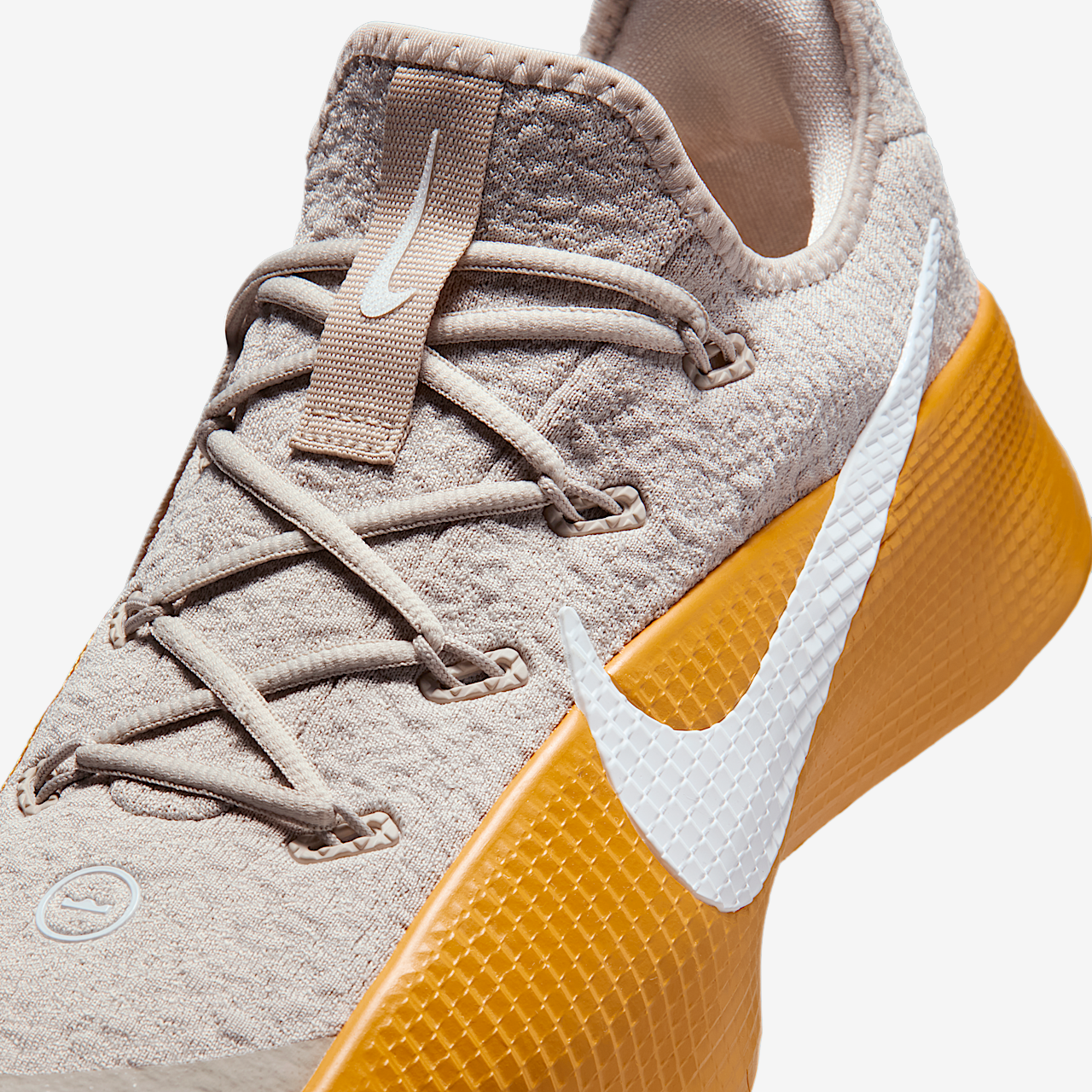 Nike LeBron sneaker Cream II/Gold Leaf/Wit