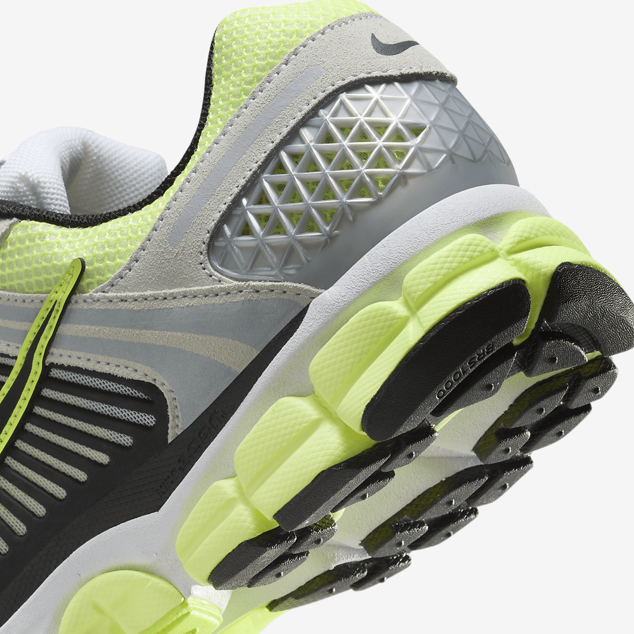 Nike Vomero sneaker Volt/Wit/Metallic Platinum/Zwart