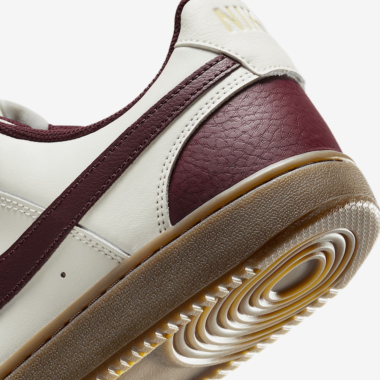 Nike  sneaker Sail/Light Khaki/Gum Dark Brown/Burgundy Crush