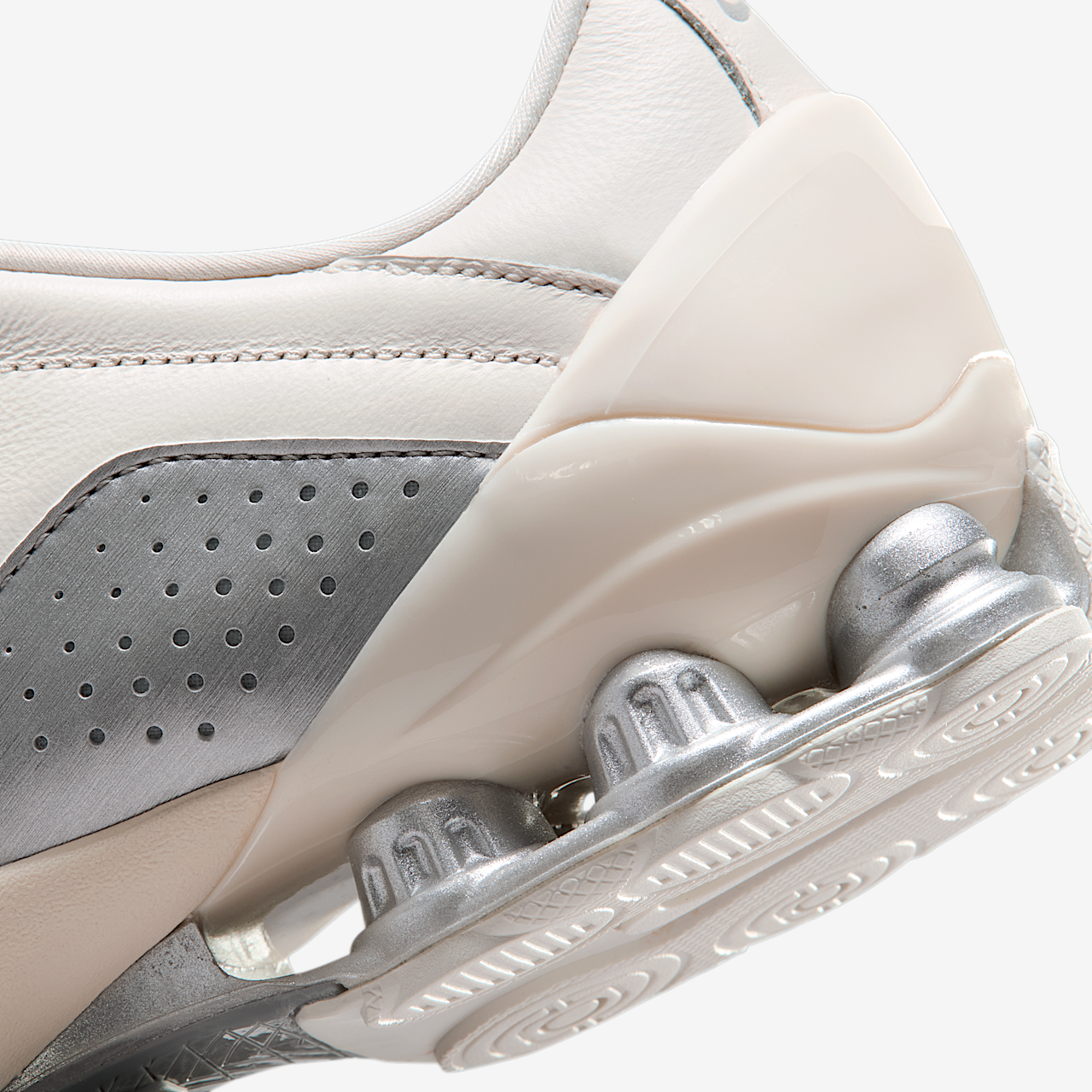 Nike Shox sneaker Sail/Pale Ivory/Sail/Metallic Silver