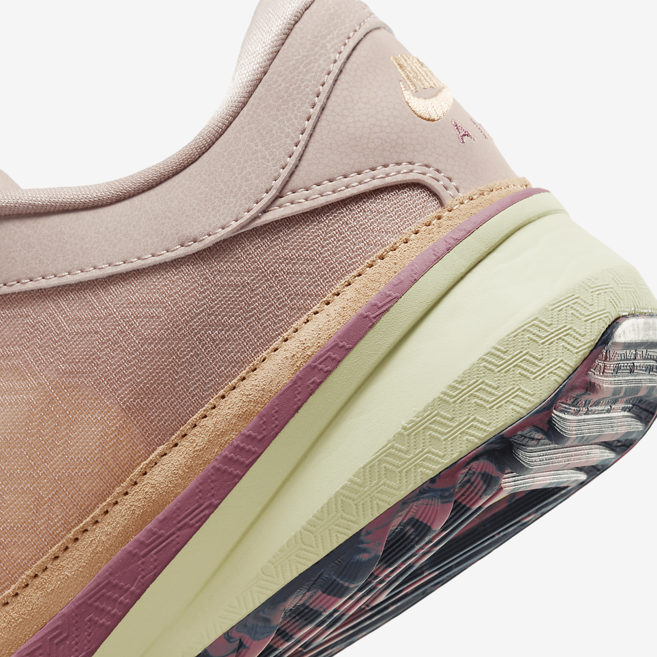 Nike  sneaker Fossil Stone/Alabaster/Desert Berry/Celestial Gold