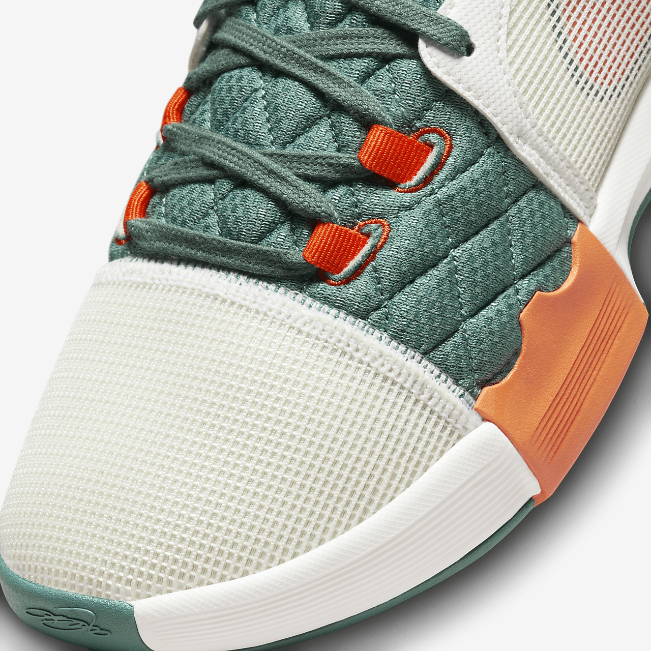 Nike LeBron sneaker Sail/Bicoastal/Campfire Orange/Safety Orange