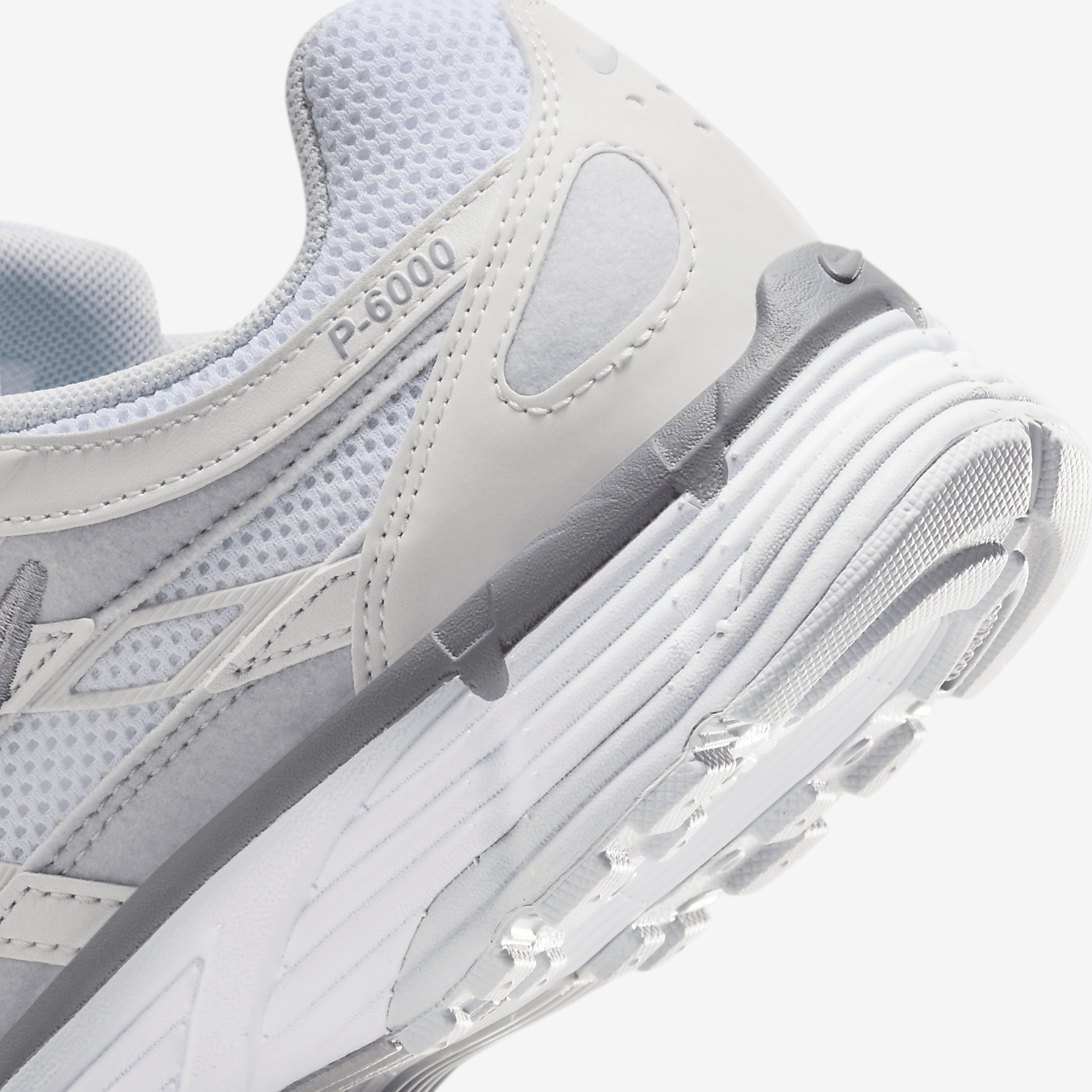 Nike P-6000 sneaker Metallic Summit White/Pure Platinum/Wolf Grey/Wit