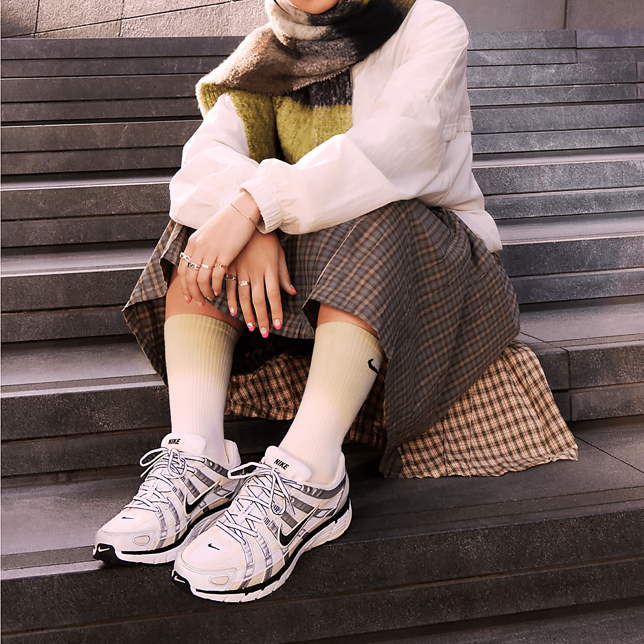 Nike P-6000 sneaker Coconut Milk/Summit White/Metallic Silver/Zwart