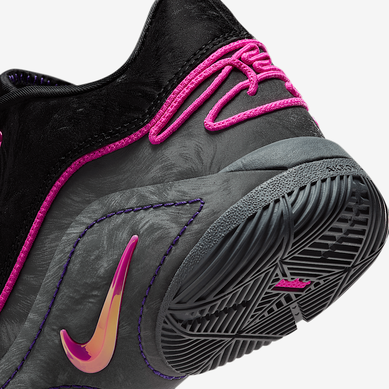 Nike LeBron sneaker Zwart/Dark Grey/Field Purple/Laser Fuchsia