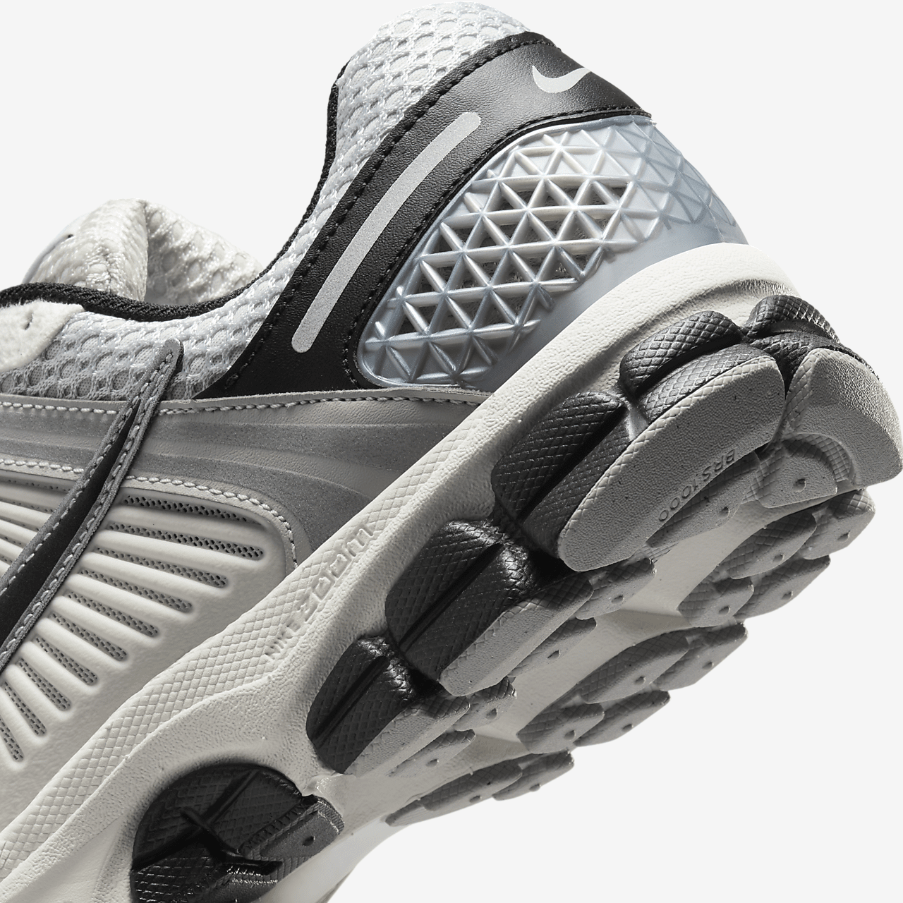 Nike Vomero sneaker Photon Dust/Phantom/Metallic Silver/Zwart