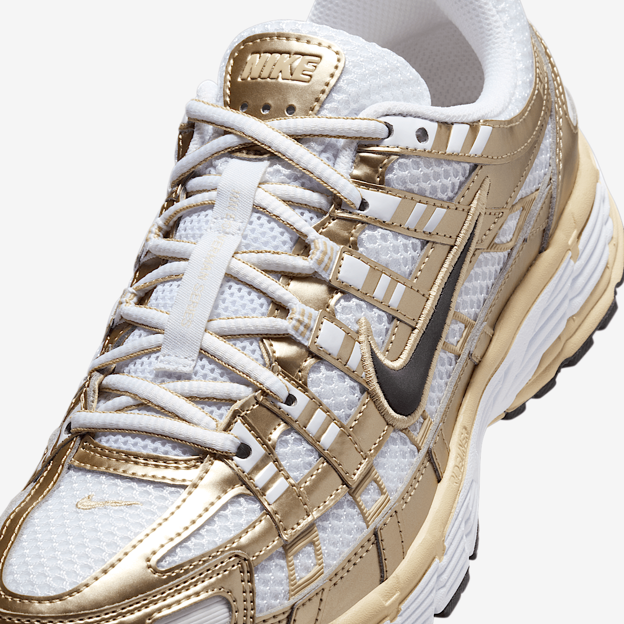 Nike P-6000 sneaker Wit/Grain/Metallic Gold Grain/Zwart