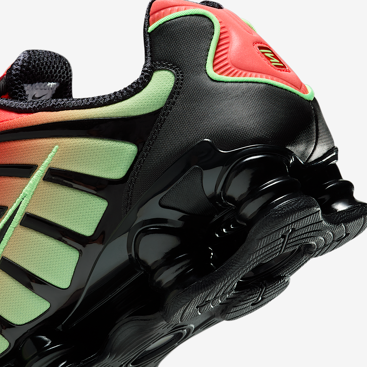 Nike Nike Shox sneaker Light Crimson/Green Strike/Zwart/Zwart