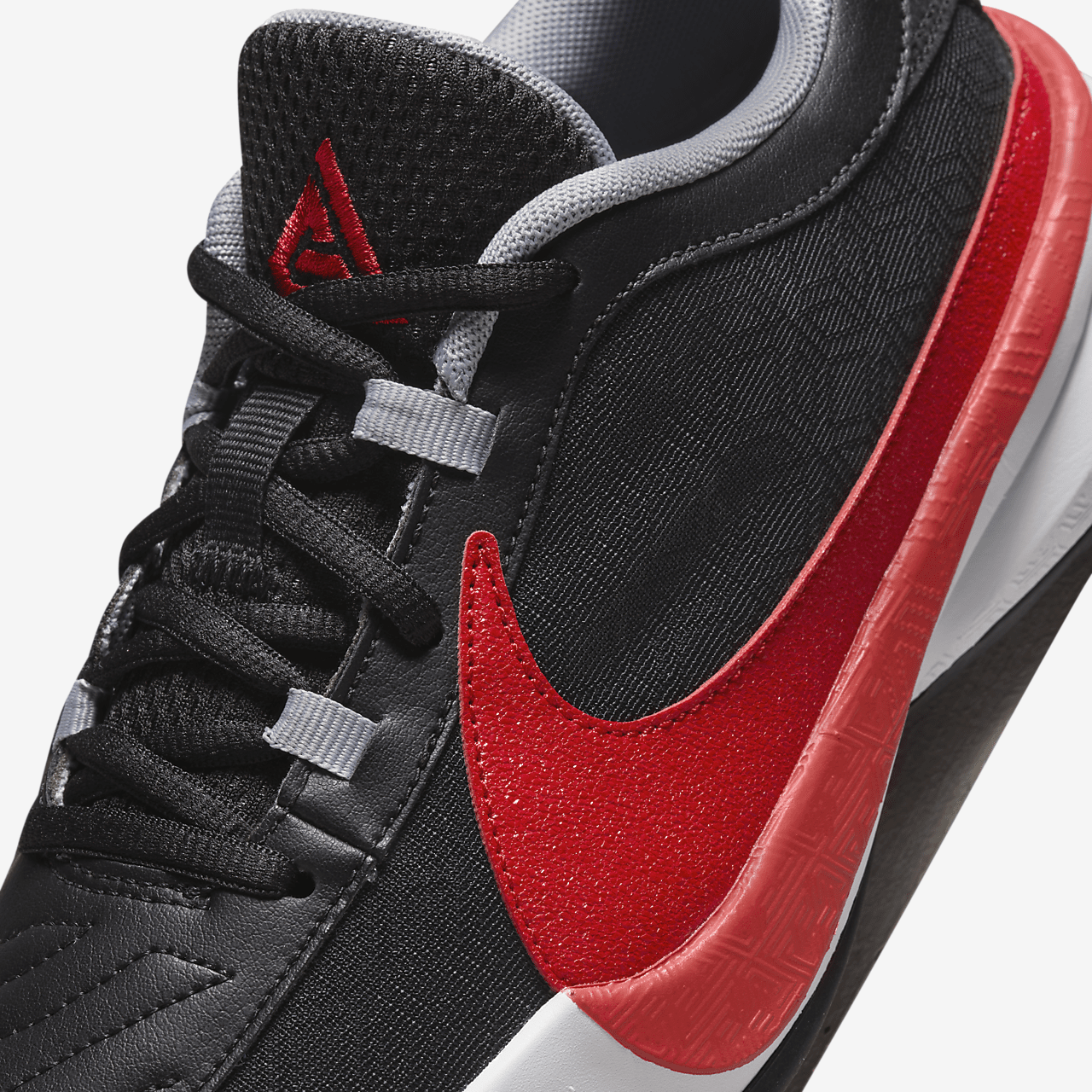 Nike  sneaker Zwart/Pure Platinum/Wolf Grey/University Red