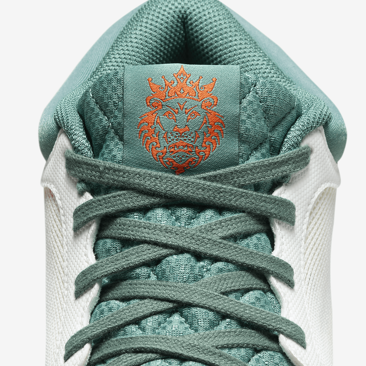 Nike LeBron sneaker Sail/Bicoastal/Campfire Orange/Safety Orange