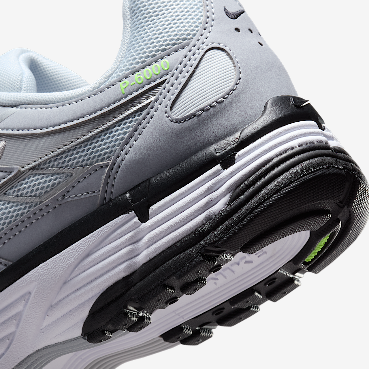 Nike P-6000 sneaker Wolf Grey/Pure Platinum/Metallic Silver/Zwart