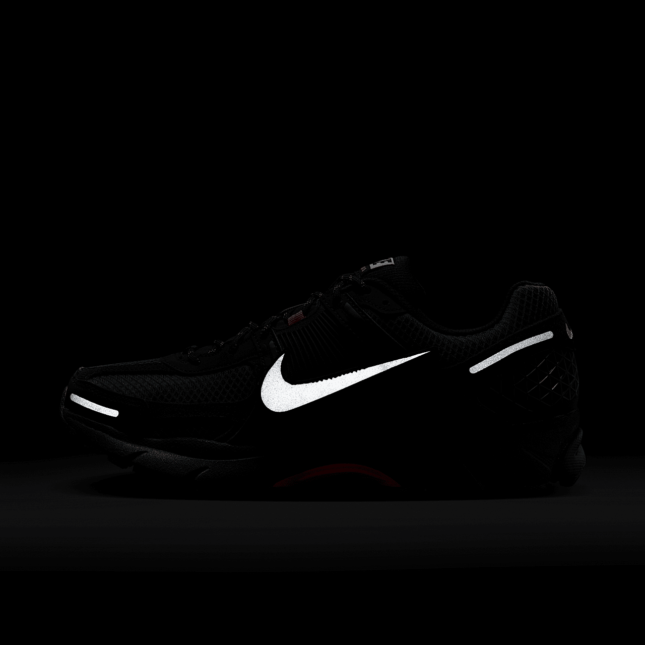 Nike Vomero sneaker Zwart/Bright Crimson/Anthracite/Metallic Silver