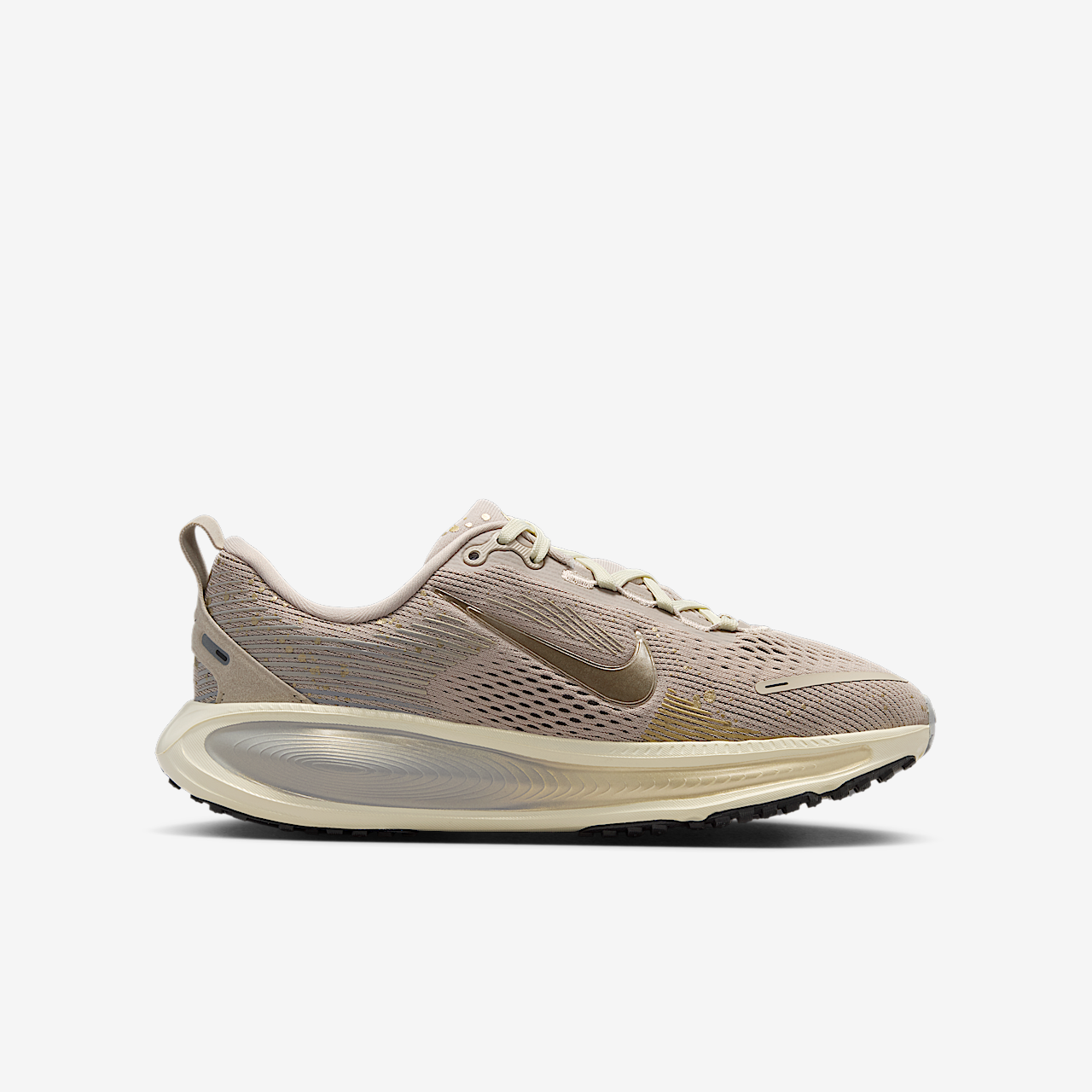 Nike Vomero sneaker Cream II/Coconut Milk/Light Smoke Grey/Metallic Gold Grain
