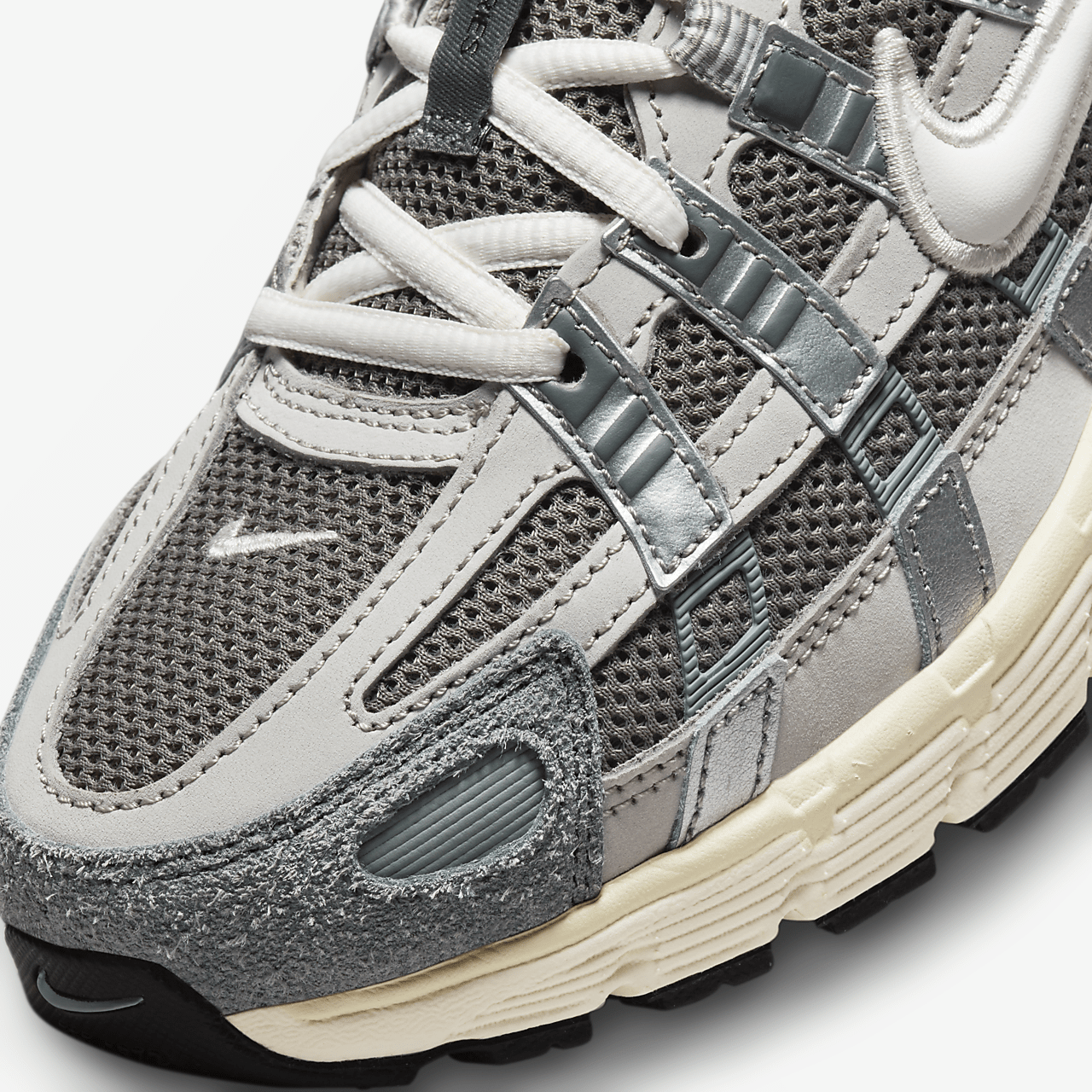 Nike P-6000 sneaker Flat Pewter/Light Iron Ore/Metallic Silver/Wit