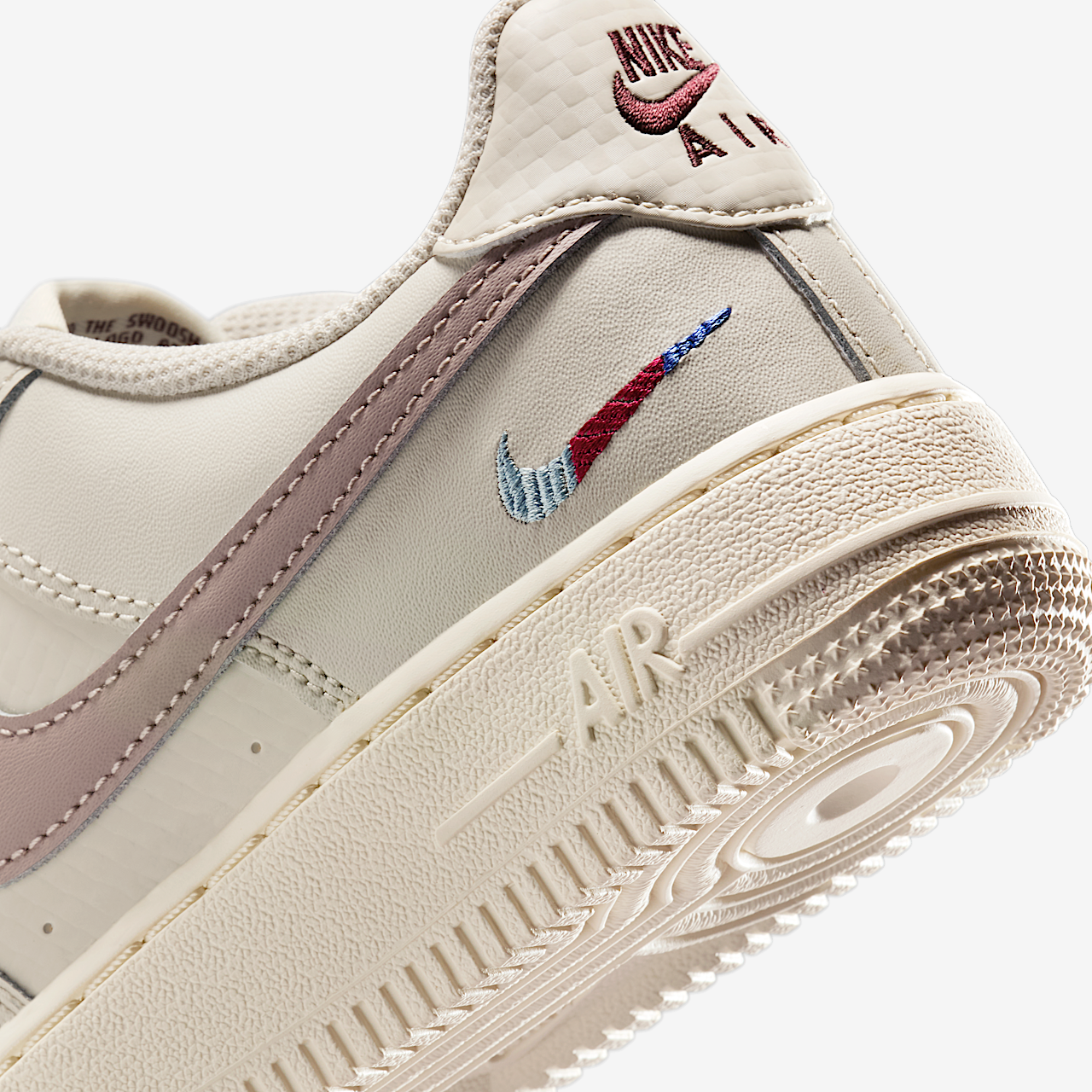 Nike Air Force 1 sneaker Light Orewood Brown/Burgundy Crush/Comet Blue/Malt