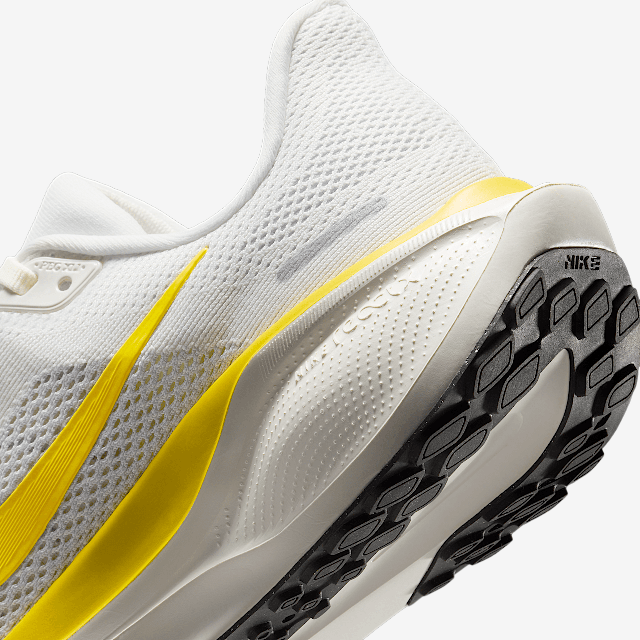 Nike Pegasus sneaker Sail/Pure Platinum/Alabaster/Lightning