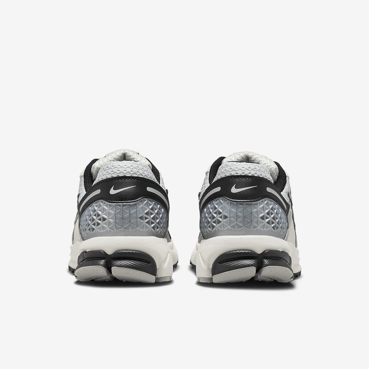 Nike Vomero sneaker Photon Dust/Phantom/Metallic Silver/Zwart