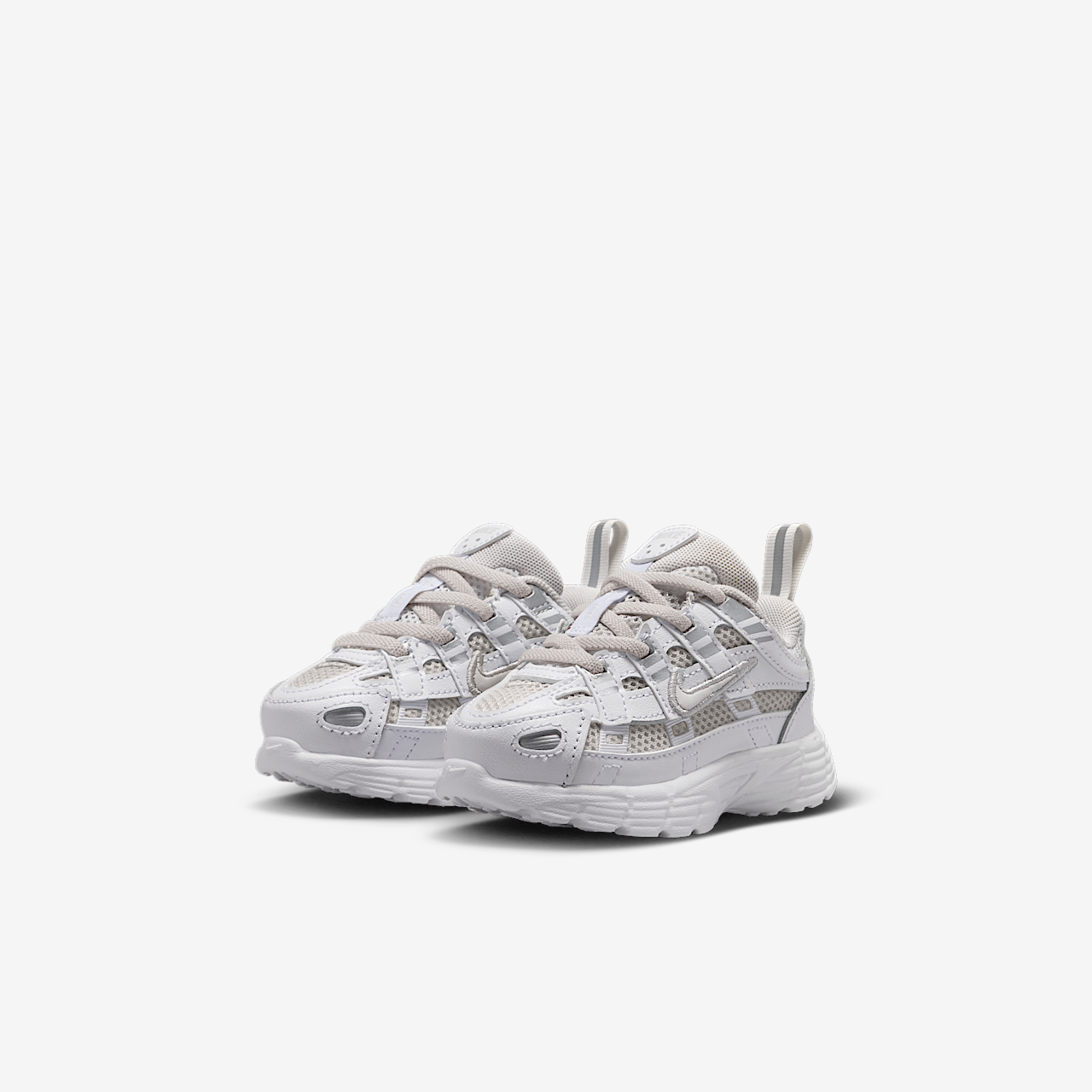 Nike P-6000 sneaker Platinum Tint/Wit/Metallic Silver/Platinum Tint