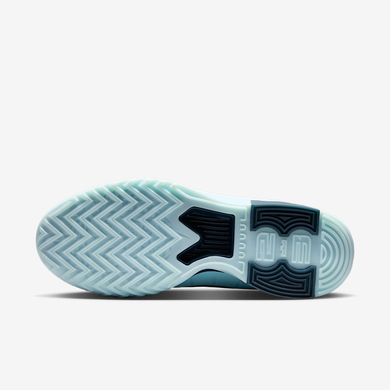 Nike LeBron sneaker Glacier Ice/Glacier Blue/Metallic Silver/Armory Navy