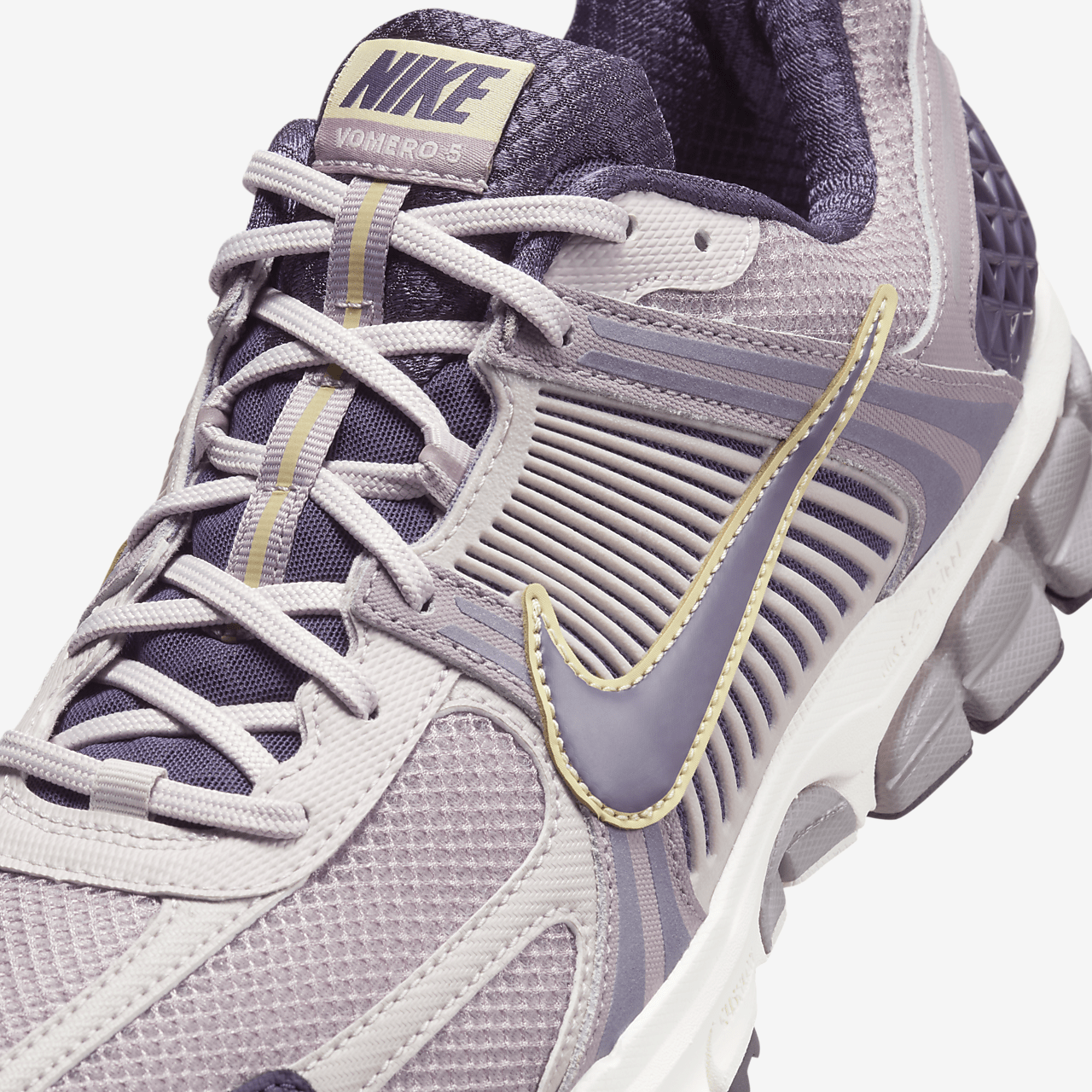 Nike  sneaker Platinum Violet/Light Violet Ore/Team Gold/Dark Raisin