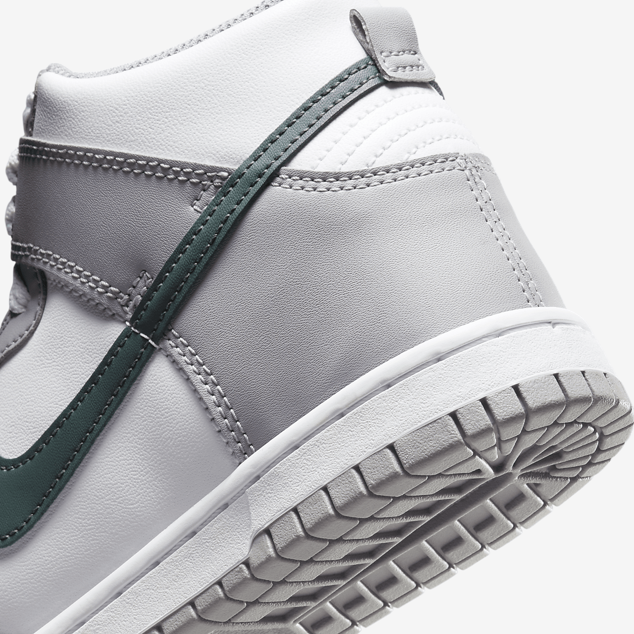 Nike Dunk High sneaker Wit/Cement Grey/Vintage Green