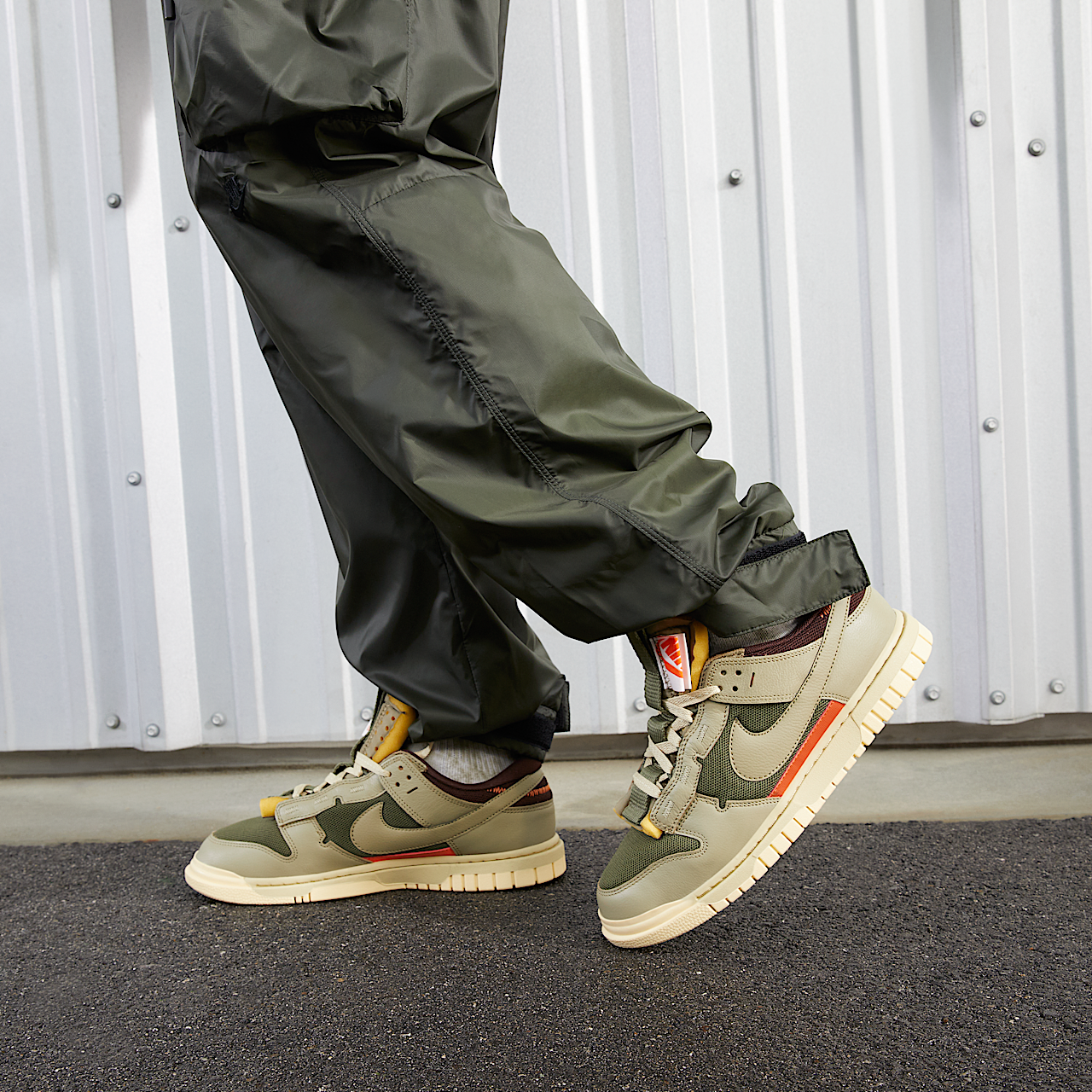Nike Dunk sneaker Medium Olive/Earth/Safety Orange/Neutral Olive