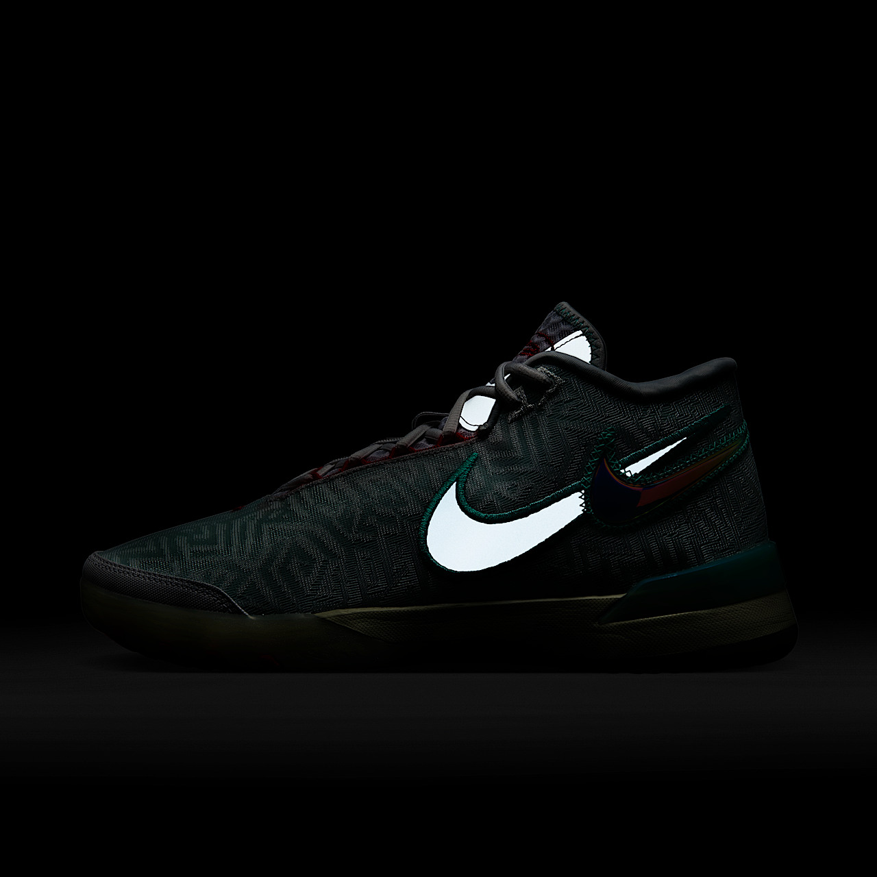 Nike LeBron sneaker Wit/Aurora Green/Siren Red/Aegean Storm