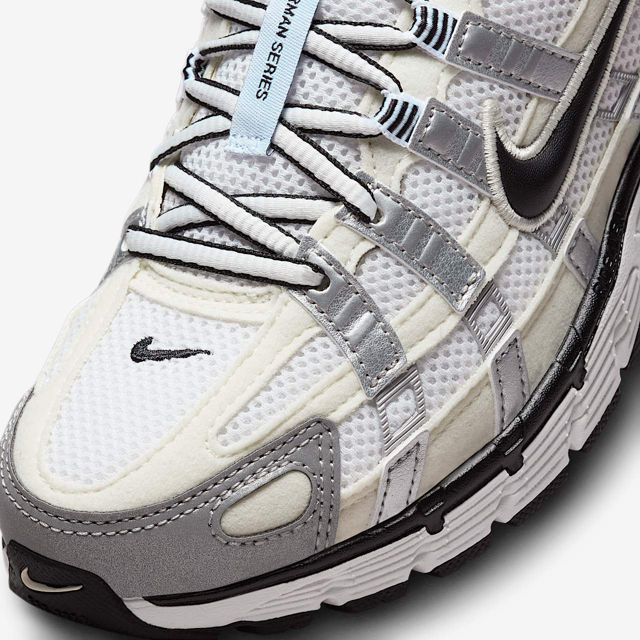 Nike P-6000 sneaker Coconut Milk/Summit White/Metallic Silver/Zwart