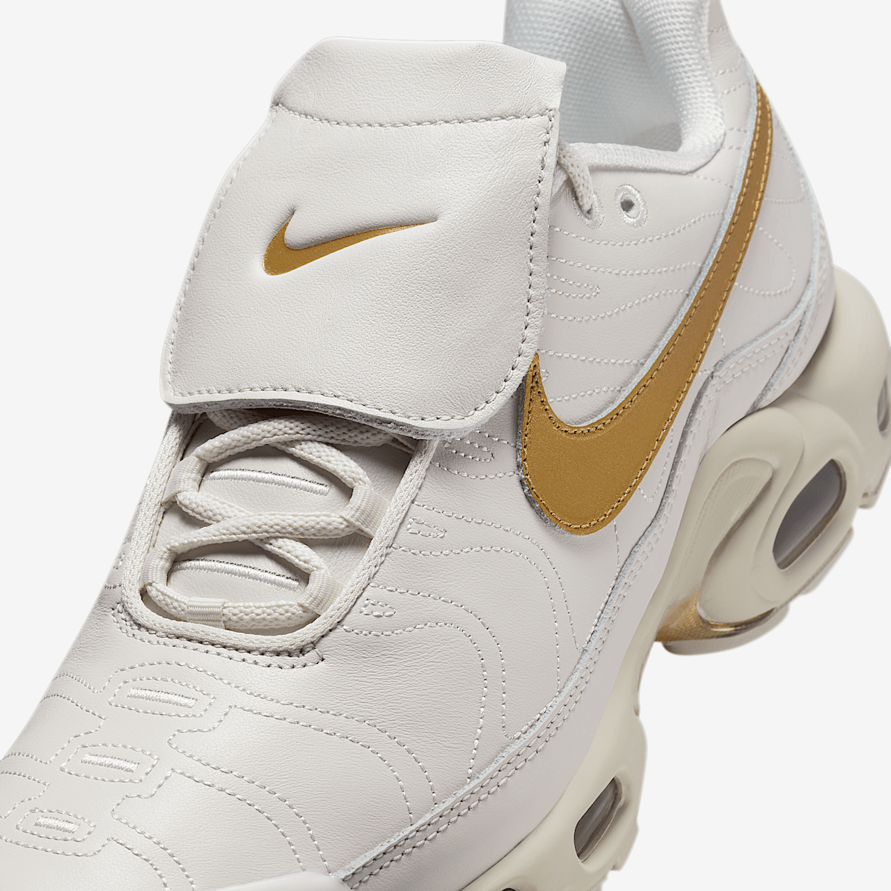 Nike Air Max Plus sneaker Phantom/Metallic Gold