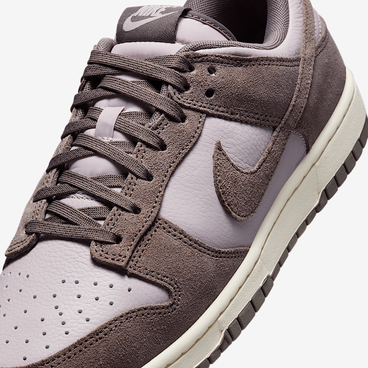 Nike Dunk Low sneaker Platinum Violet/Pale Ivory/Cave Stone