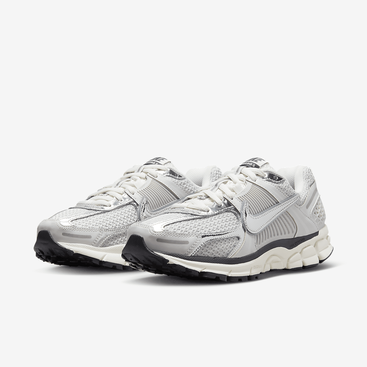 Nike Vomero sneaker Photon Dust/Gridiron/Sail/Chrome