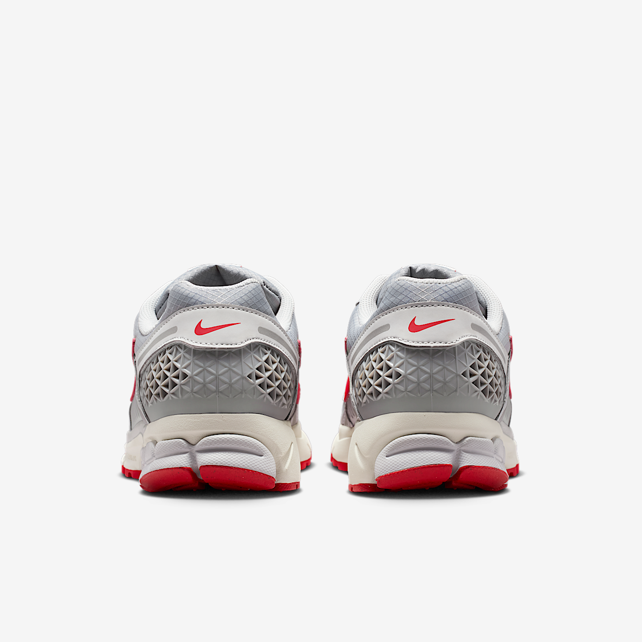 Nike Vomero sneaker Grey Fog/Particle Grey/Phantom/University Red