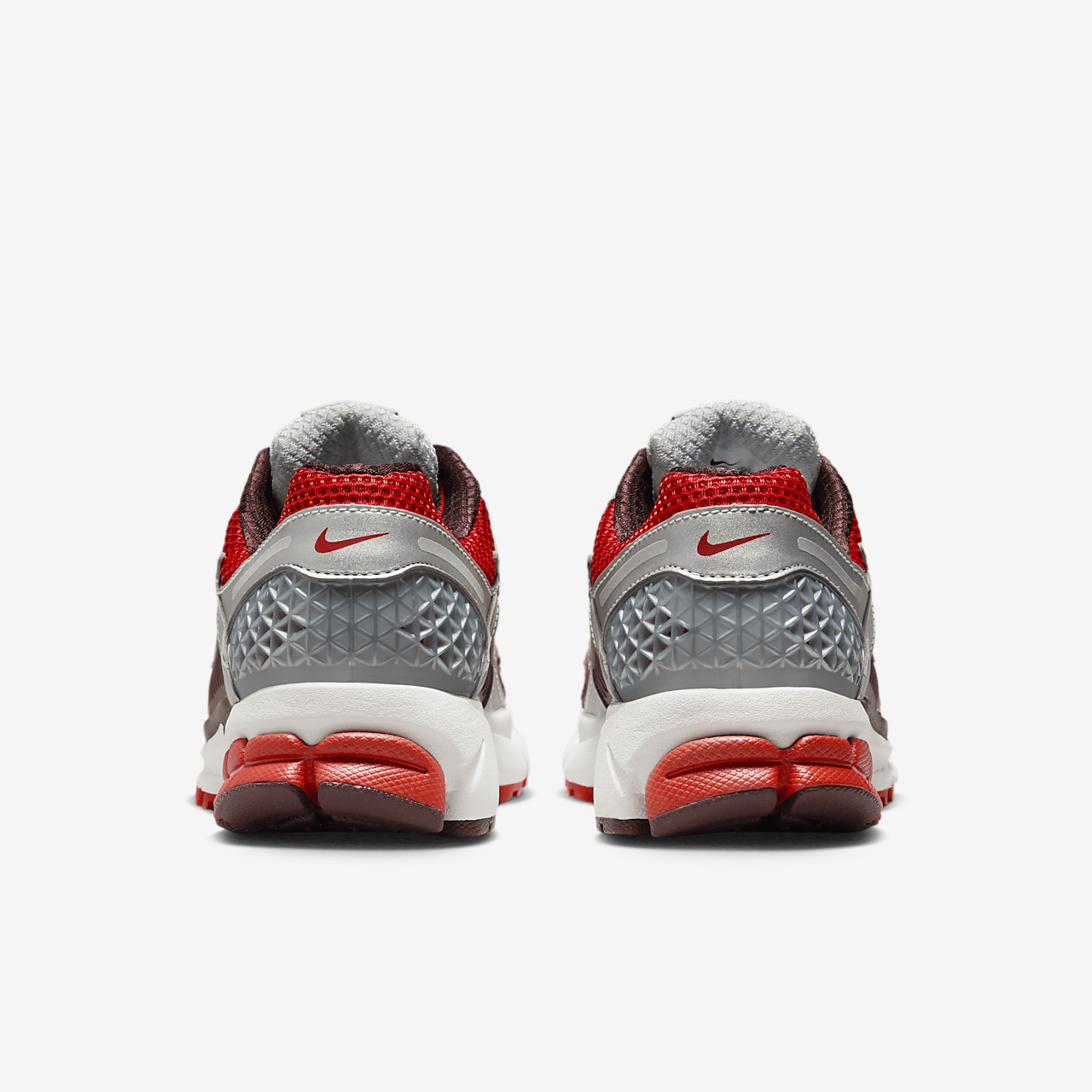 Nike Vomero sneaker Mystic Red/Metallic Platinum/Reflect Silver/Mystic Red